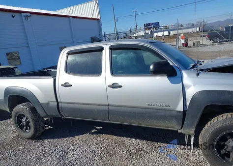 2013 Toyota Tacoma Base V6 z USA, uszkodzony, nr VIN 3TMMU4FN7DM058853